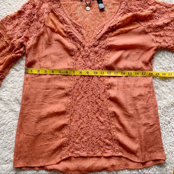 BKE Top with lace details - Picture 3 of 7